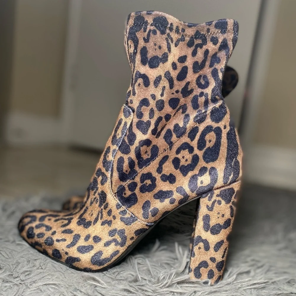 Steve Madden Edit Velvet Chunky Leopard Sock Booties in size 8.5.